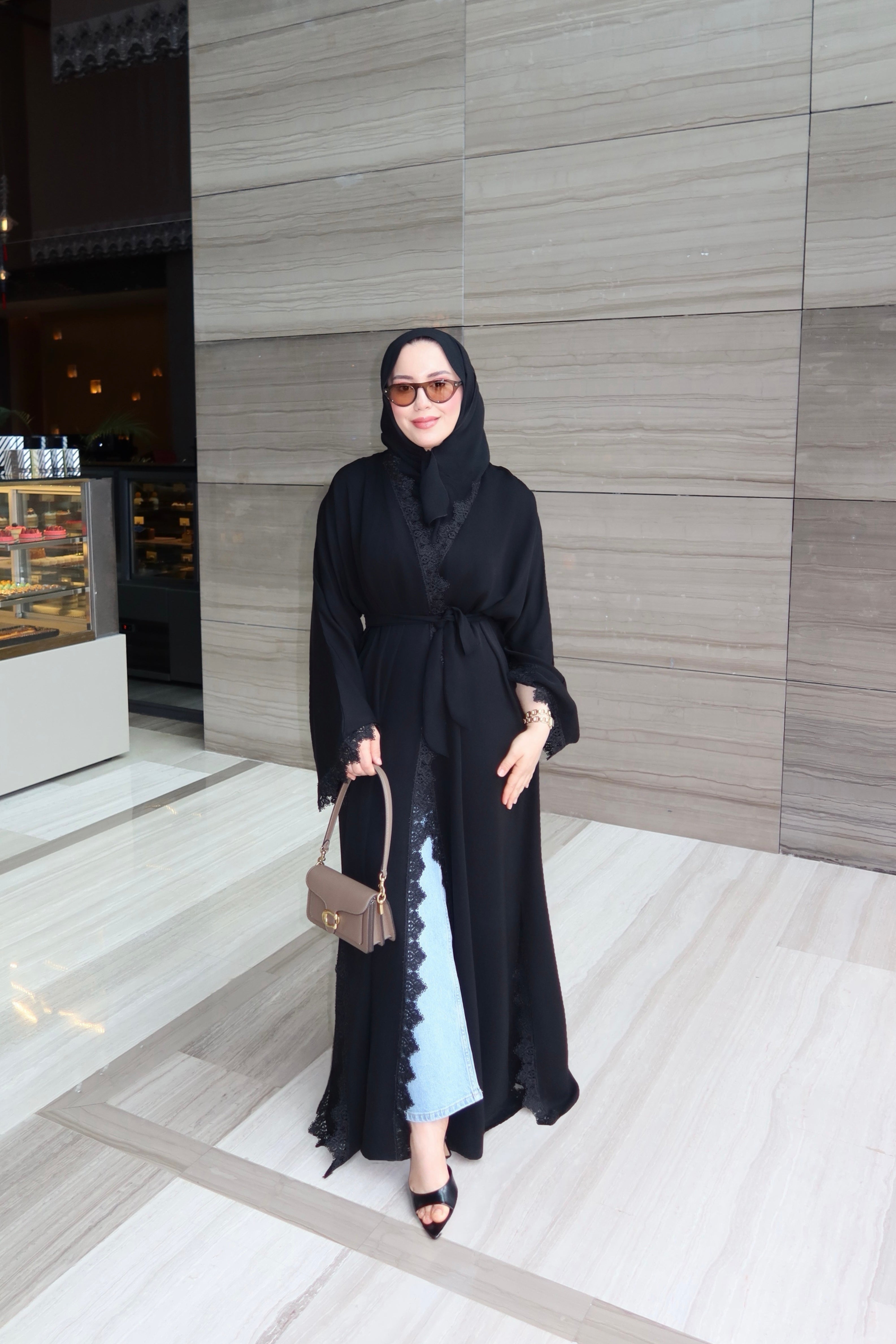 Dantel ipek abaya