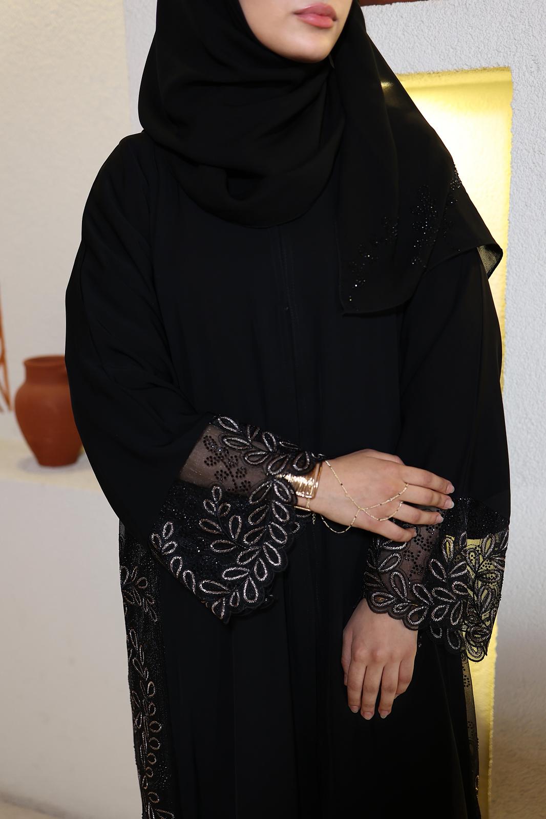 Çiçek Desenli Dantel Detaylı Siyah Abaya